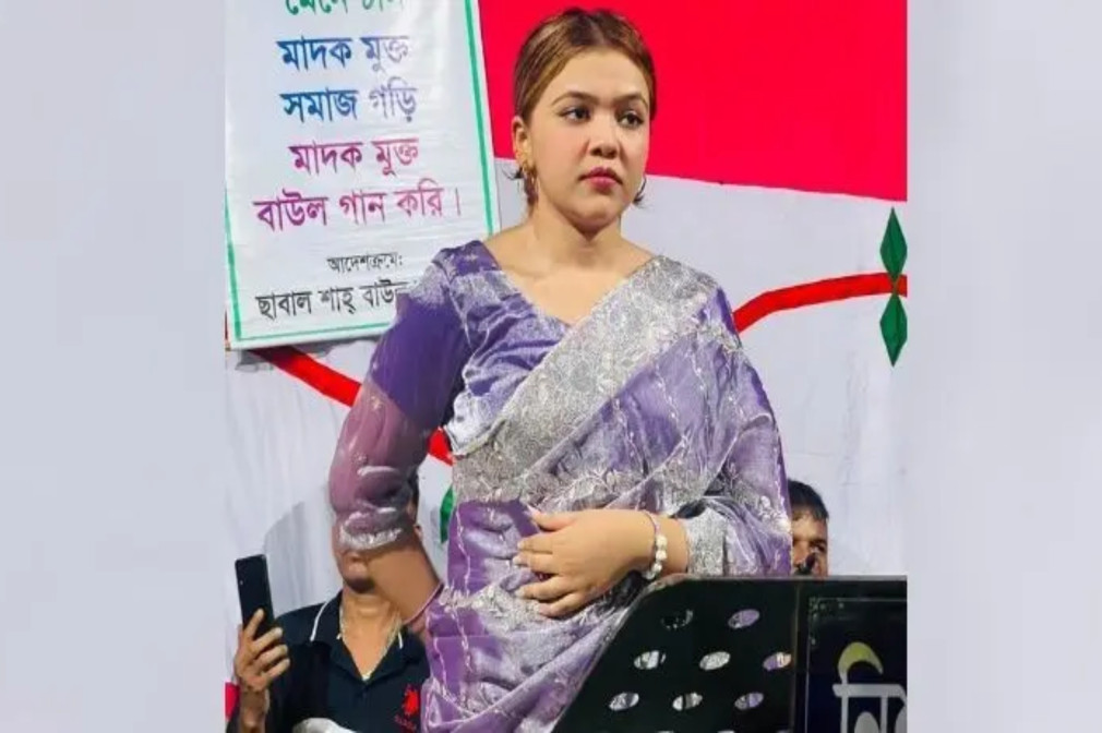 রাতে মাজারে গান গেয়ে ফেরার পথে সড়কে প্রাণ গেলো বাউল শিল্পী পেহলি ভৈরবীর